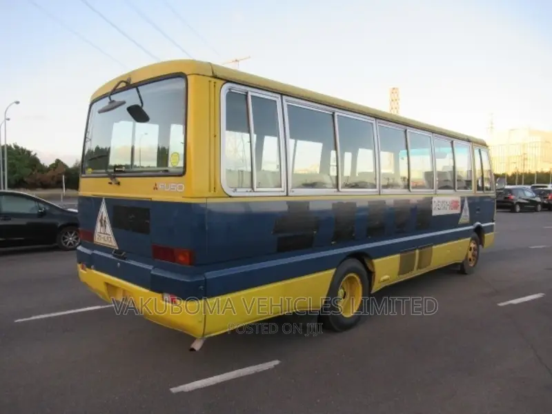 Mitsubishi Fuso Rosa 1997 Yellow