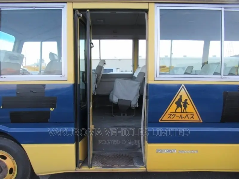 Mitsubishi Fuso Rosa 1997 Yellow