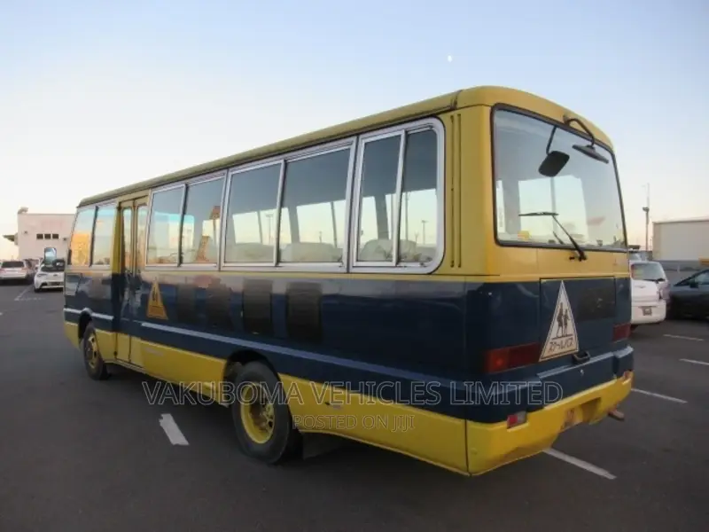 Mitsubishi Fuso Rosa 1997 Yellow