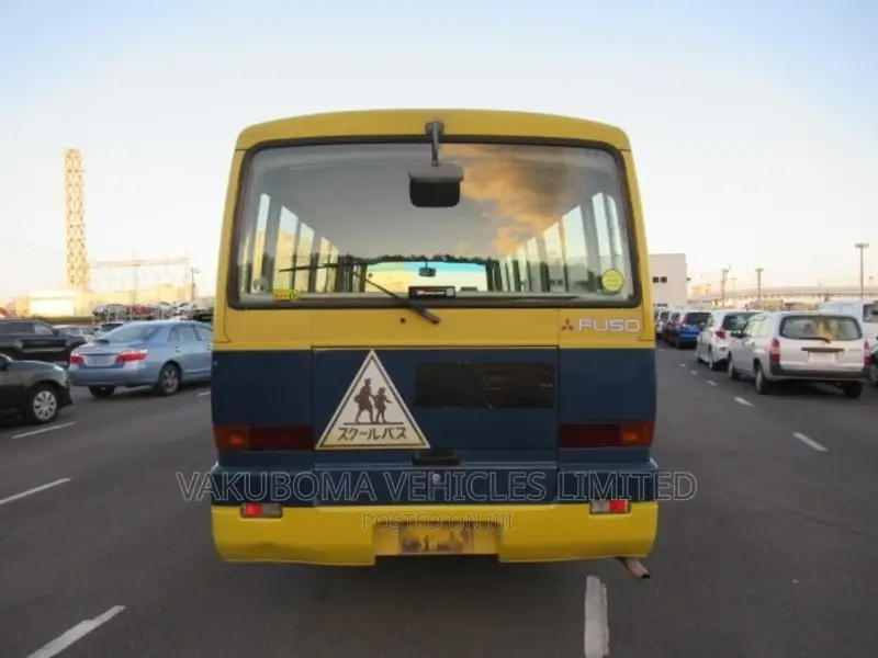 Mitsubishi Fuso Rosa 1997 Yellow