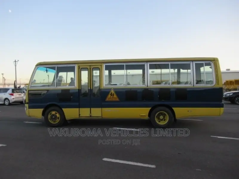 Mitsubishi Fuso Rosa 1997 Yellow