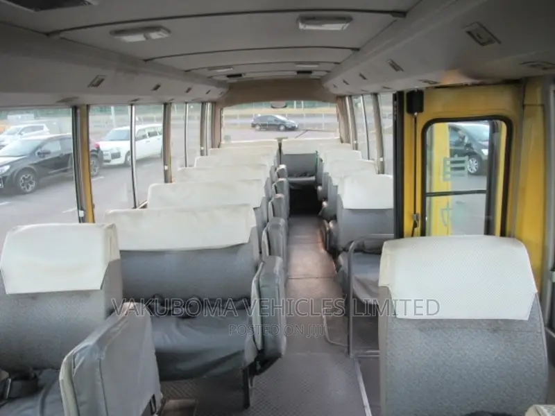 Mitsubishi Fuso Rosa 1997 Yellow