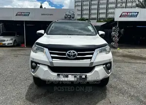 Photo - Toyota Fortuner 2018 White