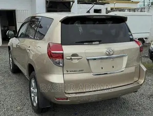 Toyota Vanguard 2010 Gold