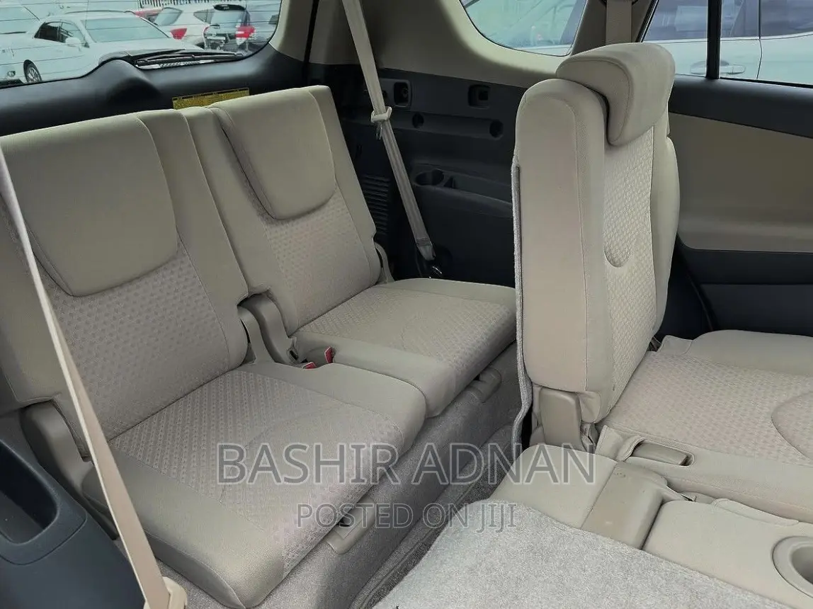 Toyota Vanguard 2010 Gold