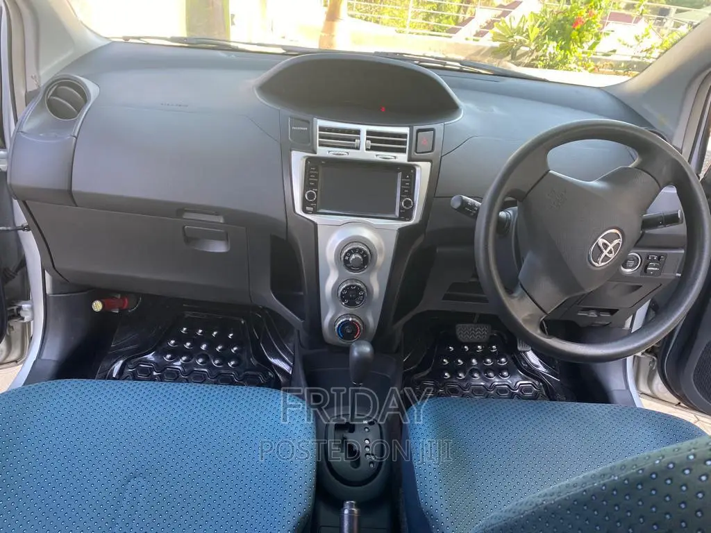 Toyota Vitz 1.0 FWD 5dr 2005 Silver