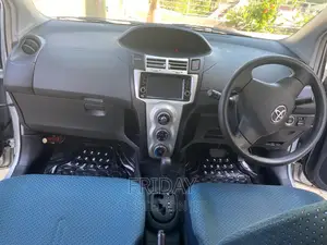 Toyota Vitz 1.0 FWD 5dr 2005 Silver
