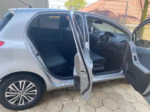 Toyota Vitz 1.0 FWD 5dr 2005 Silver