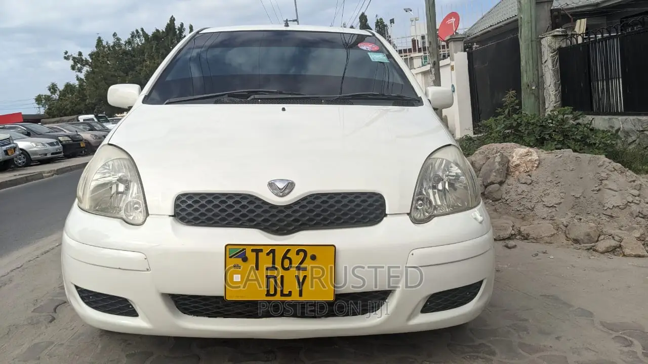 Toyota Vitz 1.5 FWD 3dr 2002 White