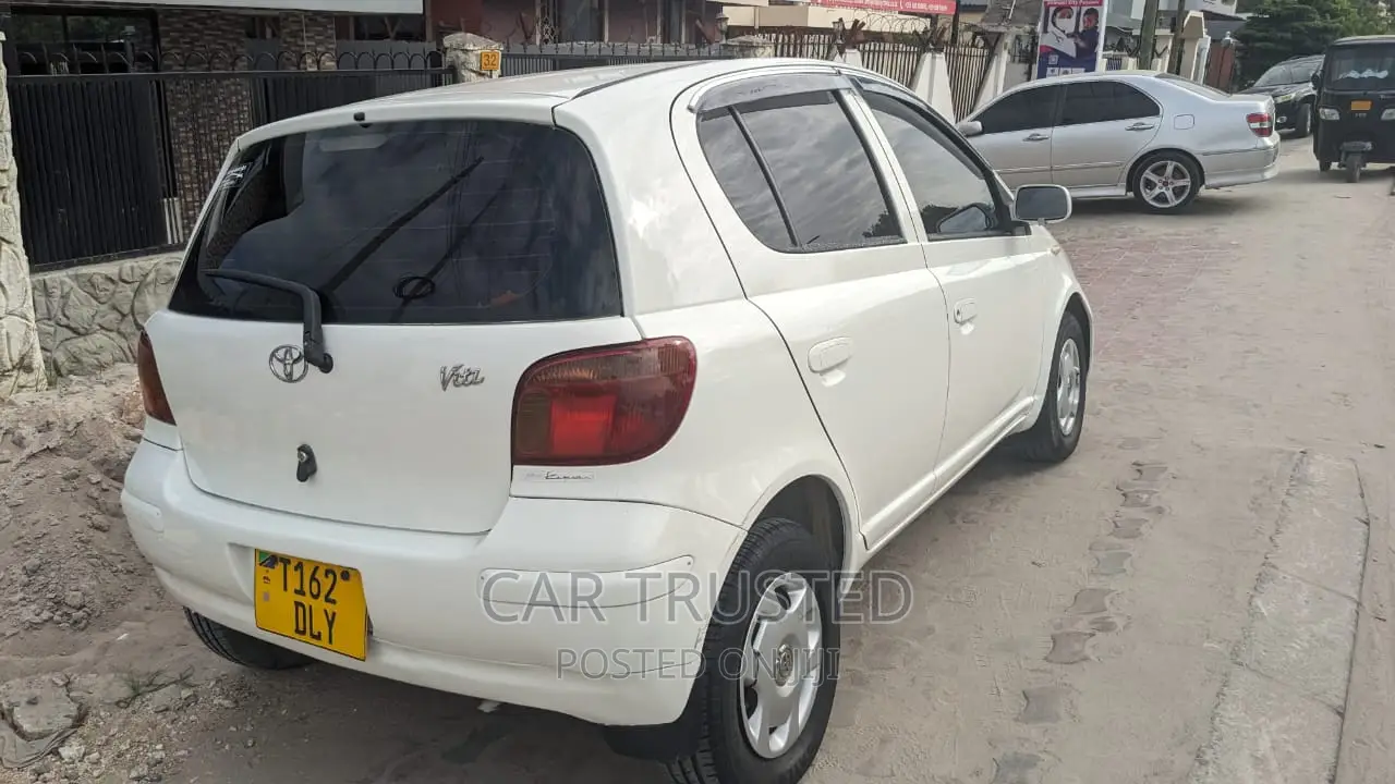 Toyota Vitz 1.5 FWD 3dr 2002 White