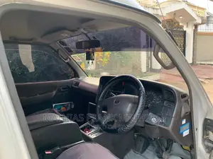 Toyota HiAce 2004 Silver