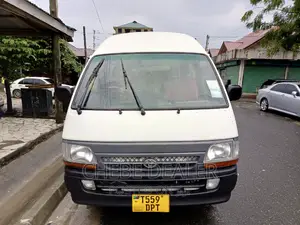 Toyota HiAce 2002 White