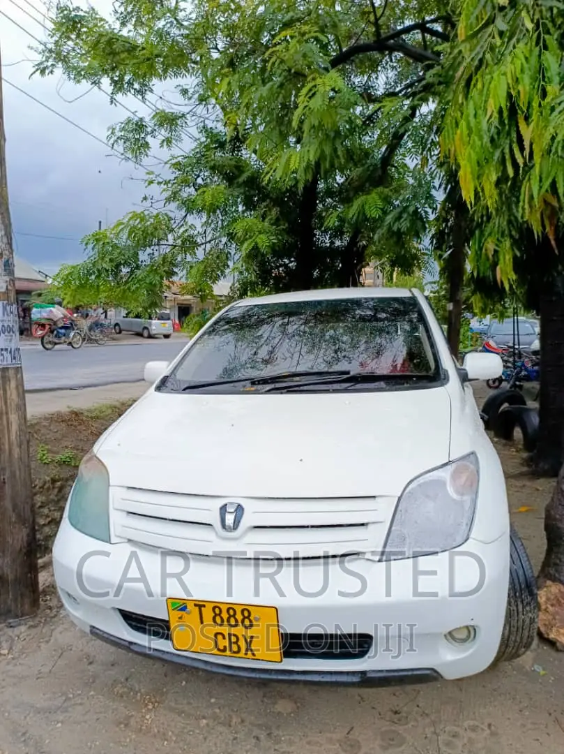 Toyota IST 2004 White
