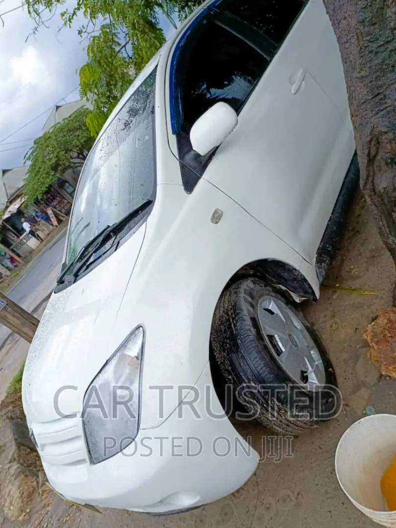 Toyota IST 2004 White