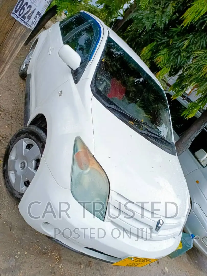 Toyota IST 2004 White