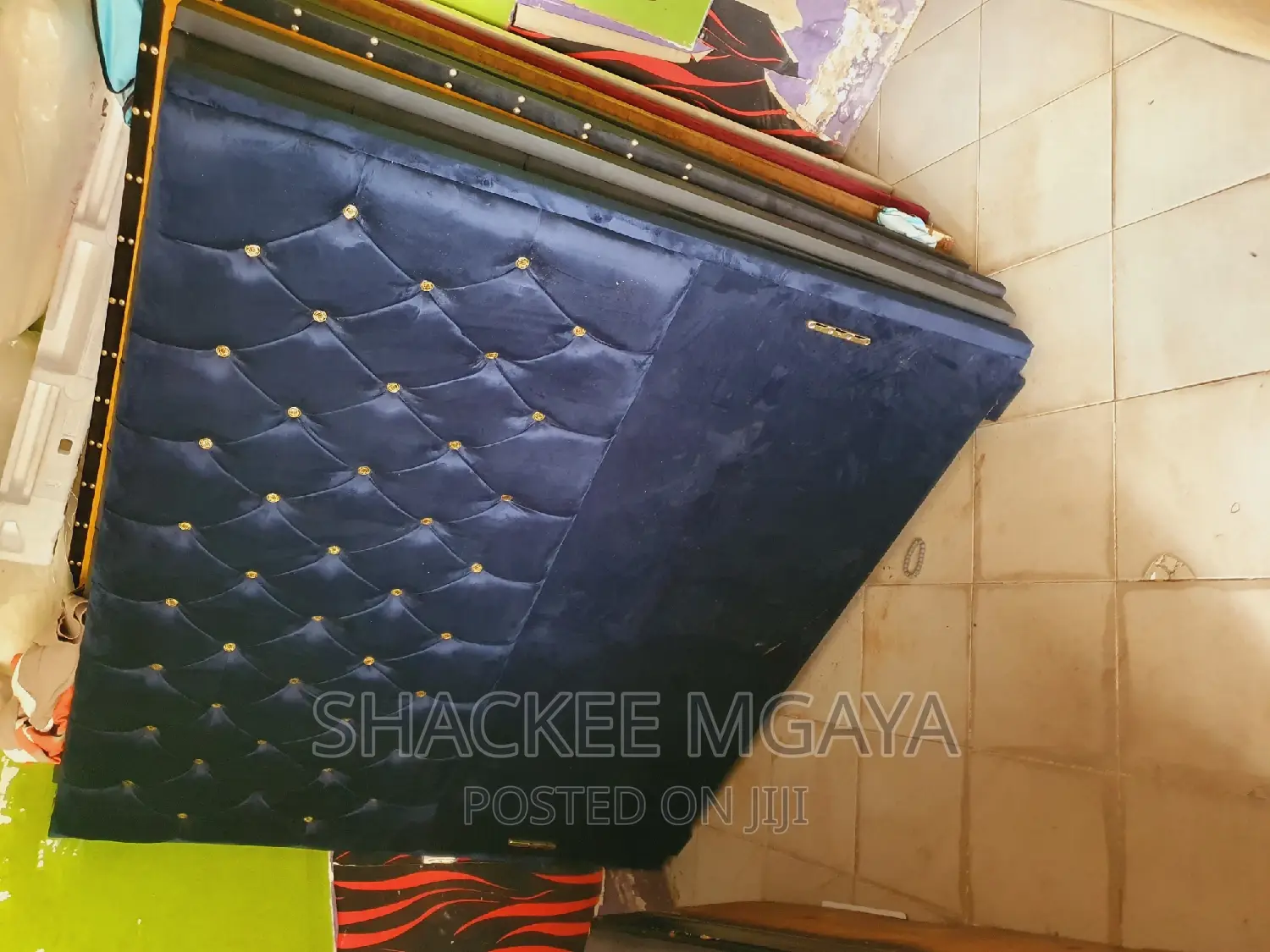 Bed Sofa Zinapatikana Karibu Sana Rangi Zote