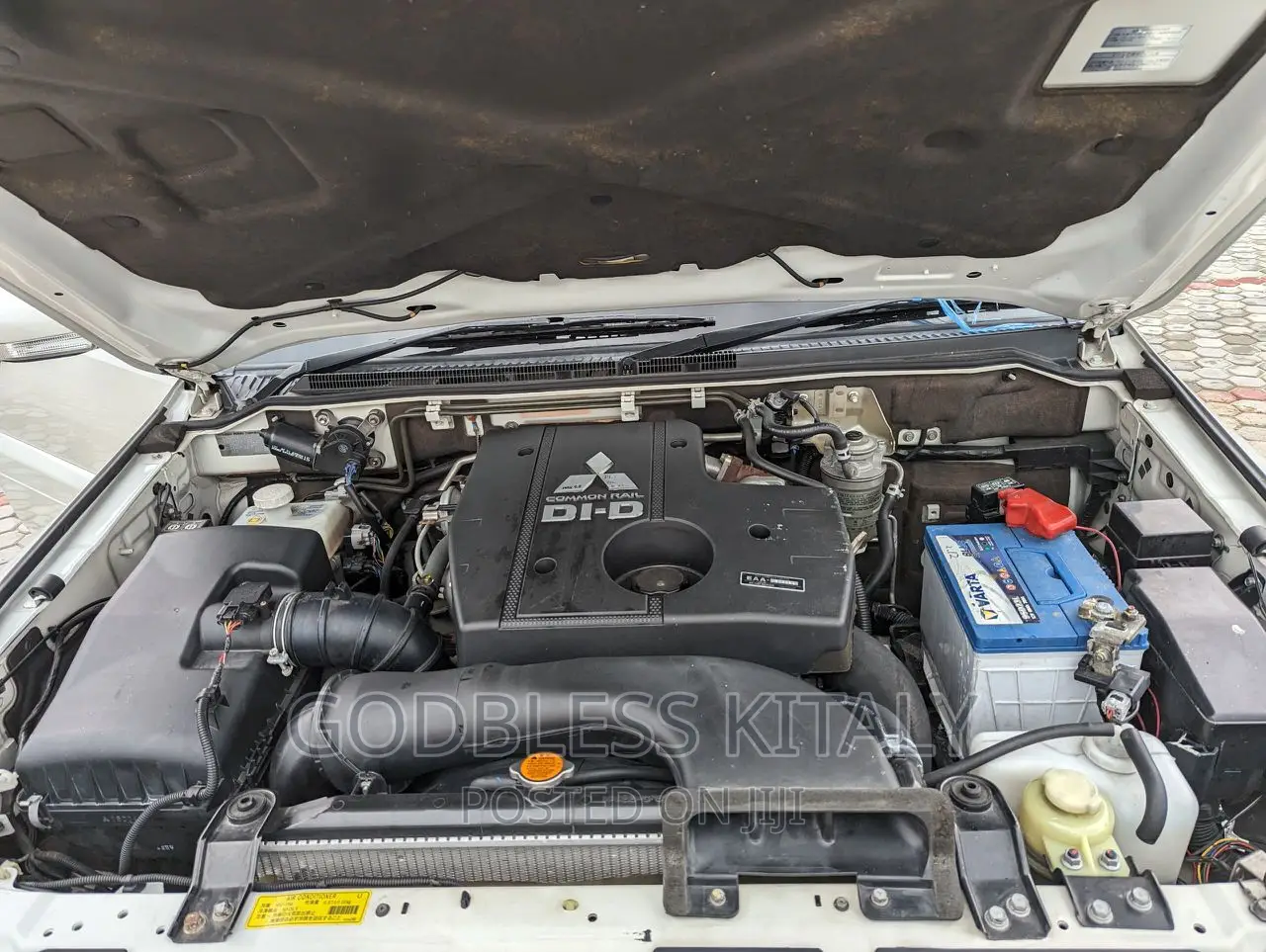 Mitsubishi Pajero 2012 White