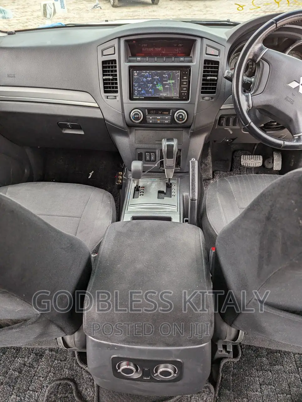 Mitsubishi Pajero 2012 White