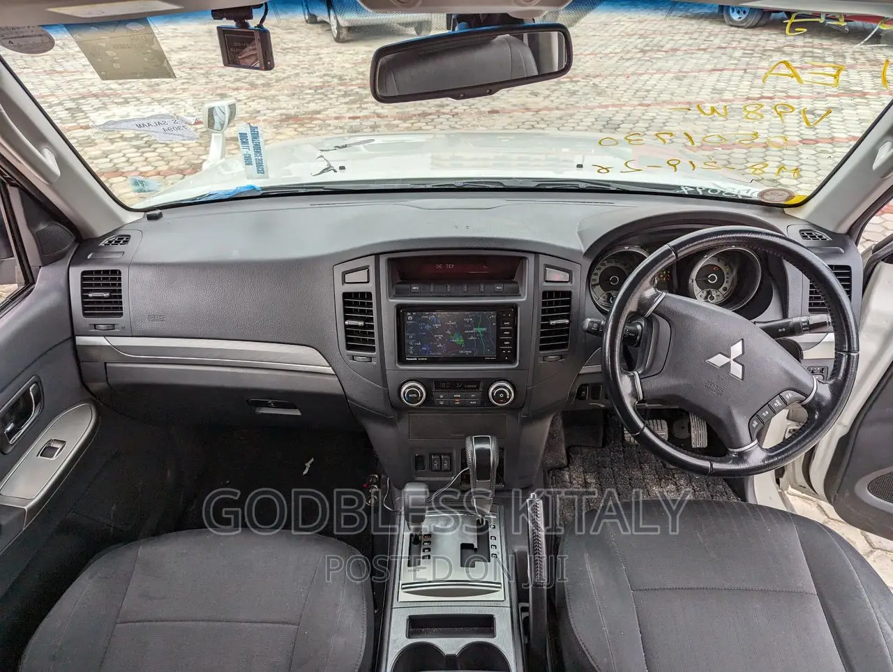 Mitsubishi Pajero 2012 White
