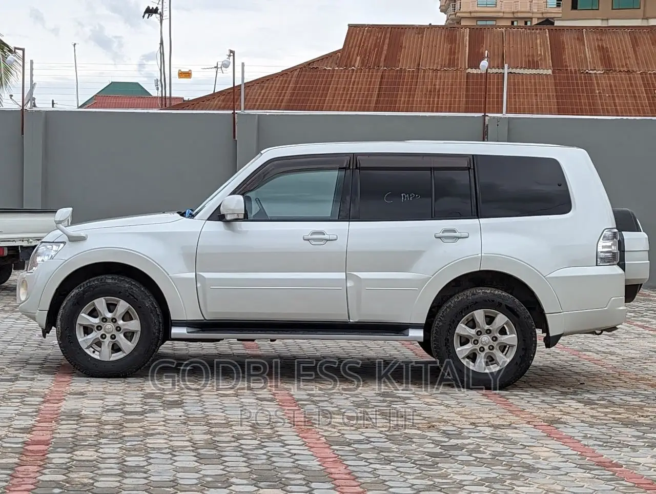Mitsubishi Pajero 2012 White
