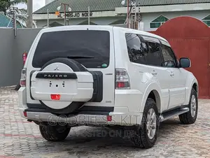Mitsubishi Pajero 2012 White