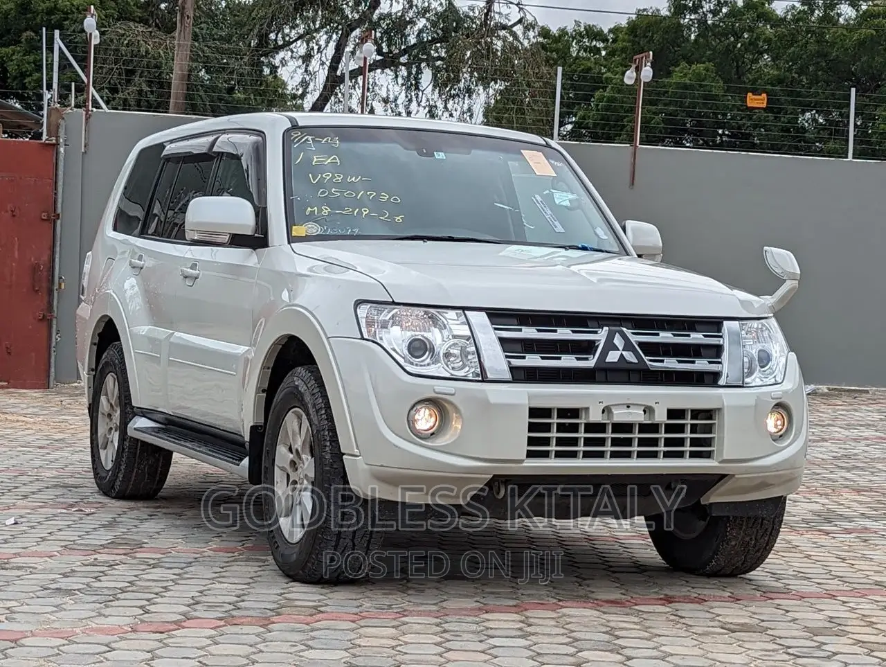 Mitsubishi Pajero 2012 White