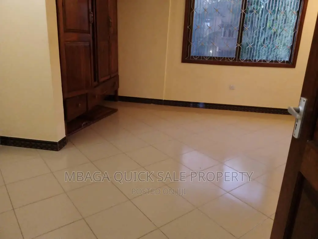 10bdrm House in Mikocheni Kwa  for rent