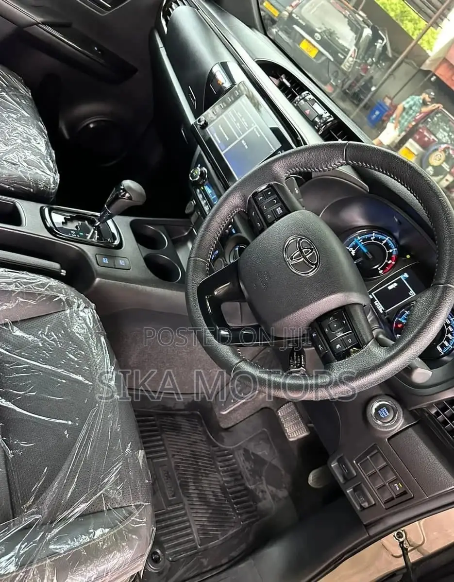 Toyota Hilux 2021 Gray