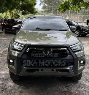 Toyota Hilux 2021 Gray
