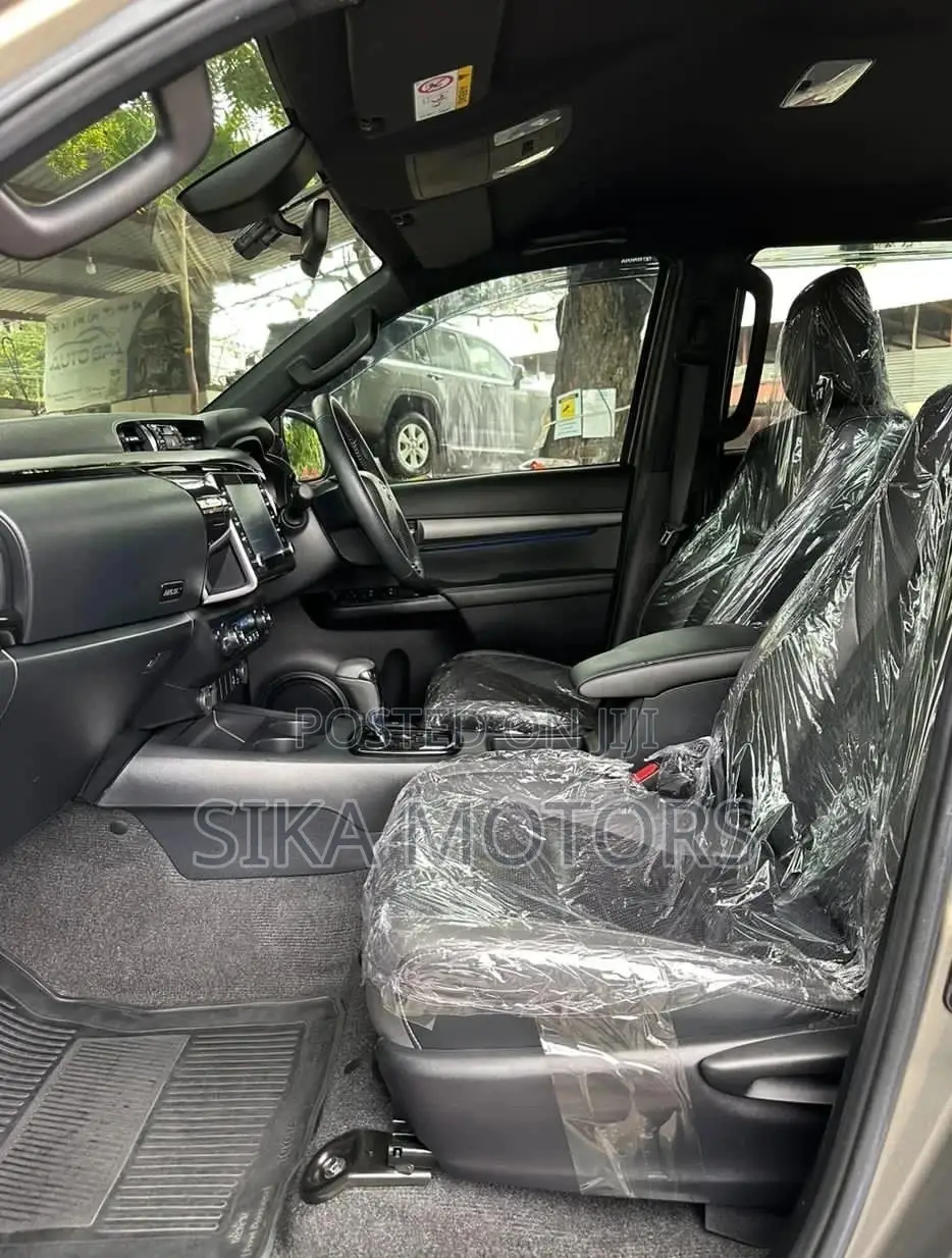 Toyota Hilux 2021 Gray