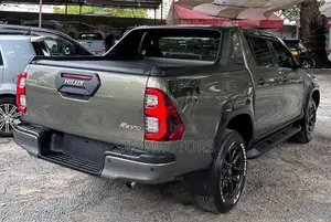 Toyota Hilux 2021 Gray