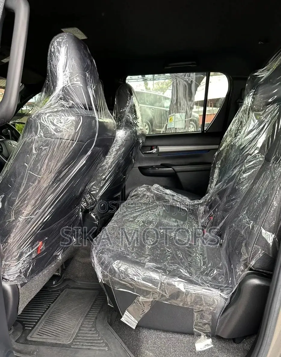 Toyota Hilux 2021 Gray