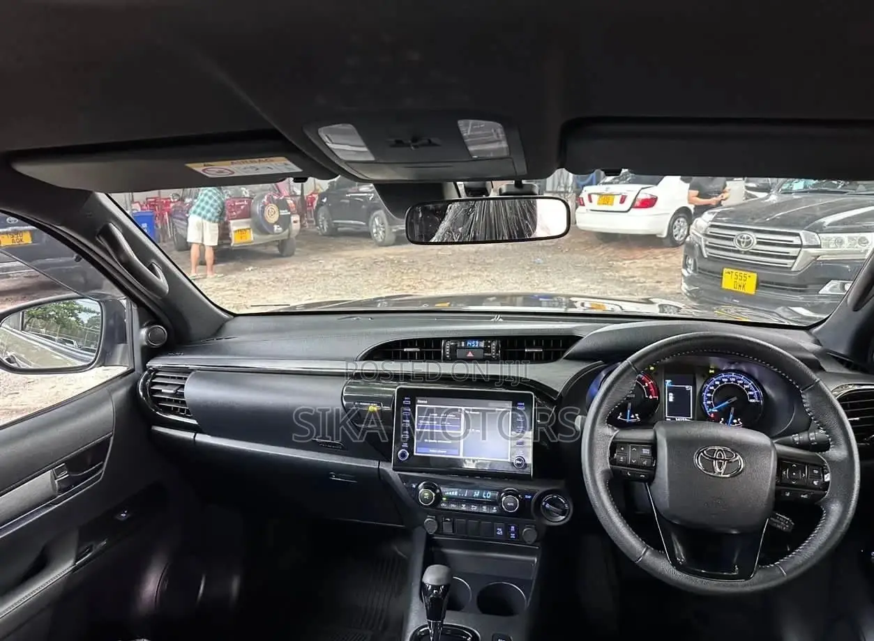 Toyota Hilux 2021 Gray