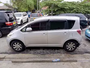 Toyota Ractis 2005 Silver