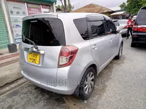 Toyota Ractis 2005 Silver