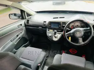Toyota Wish 2004 Silver