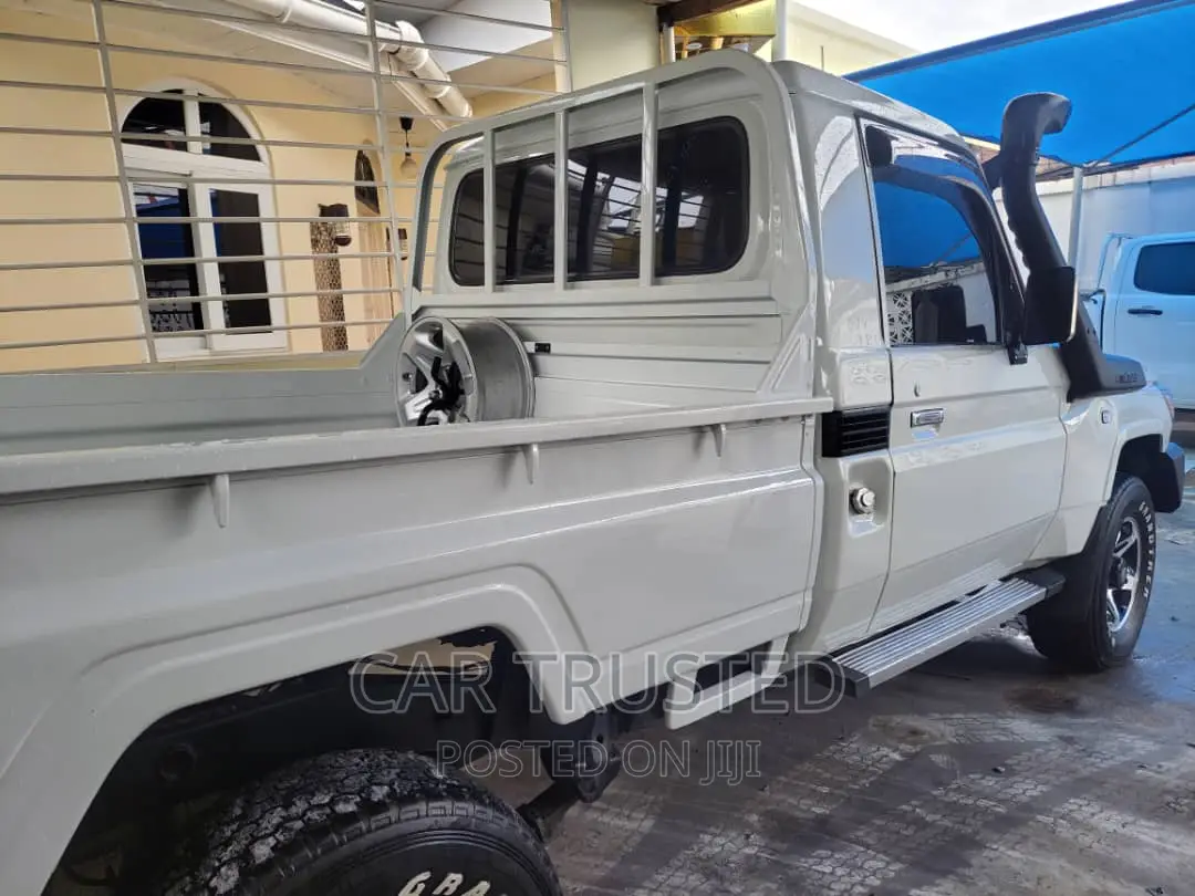 Toyota Land Cruiser 4.0 V6 GX 2009 White