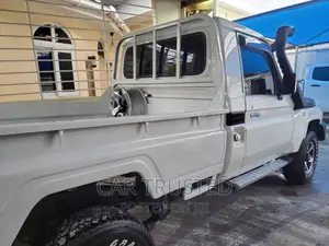 Toyota Land Cruiser 4.0 V6 GX 2009 White