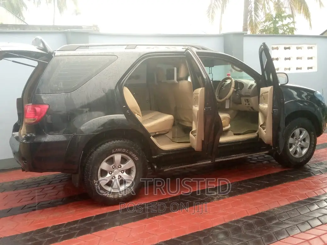Toyota Fortuner 2.7 AWD 2005 Black