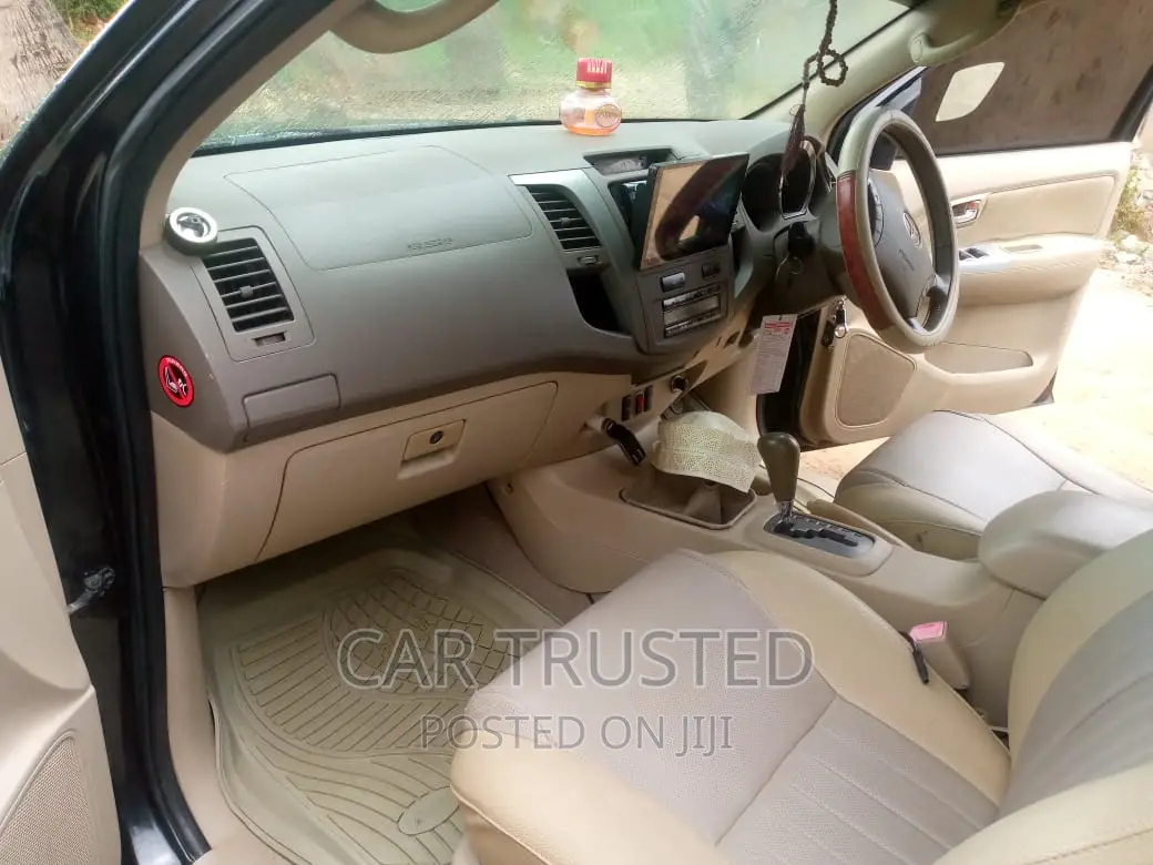 Toyota Fortuner 2.7 AWD 2005 Black