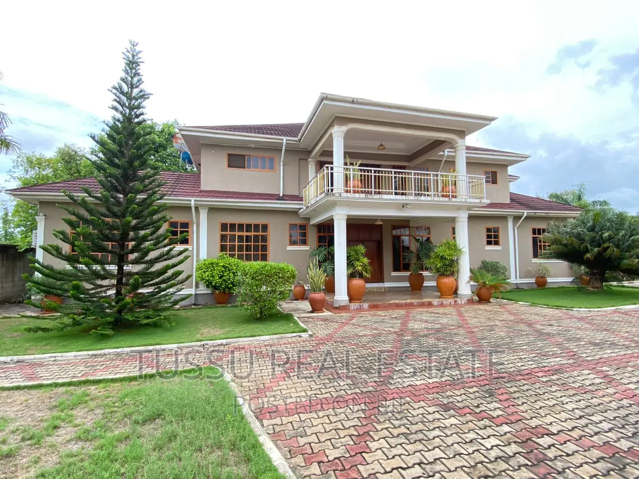 4bdrm Mansion in Bunju, Kinondoni for sale