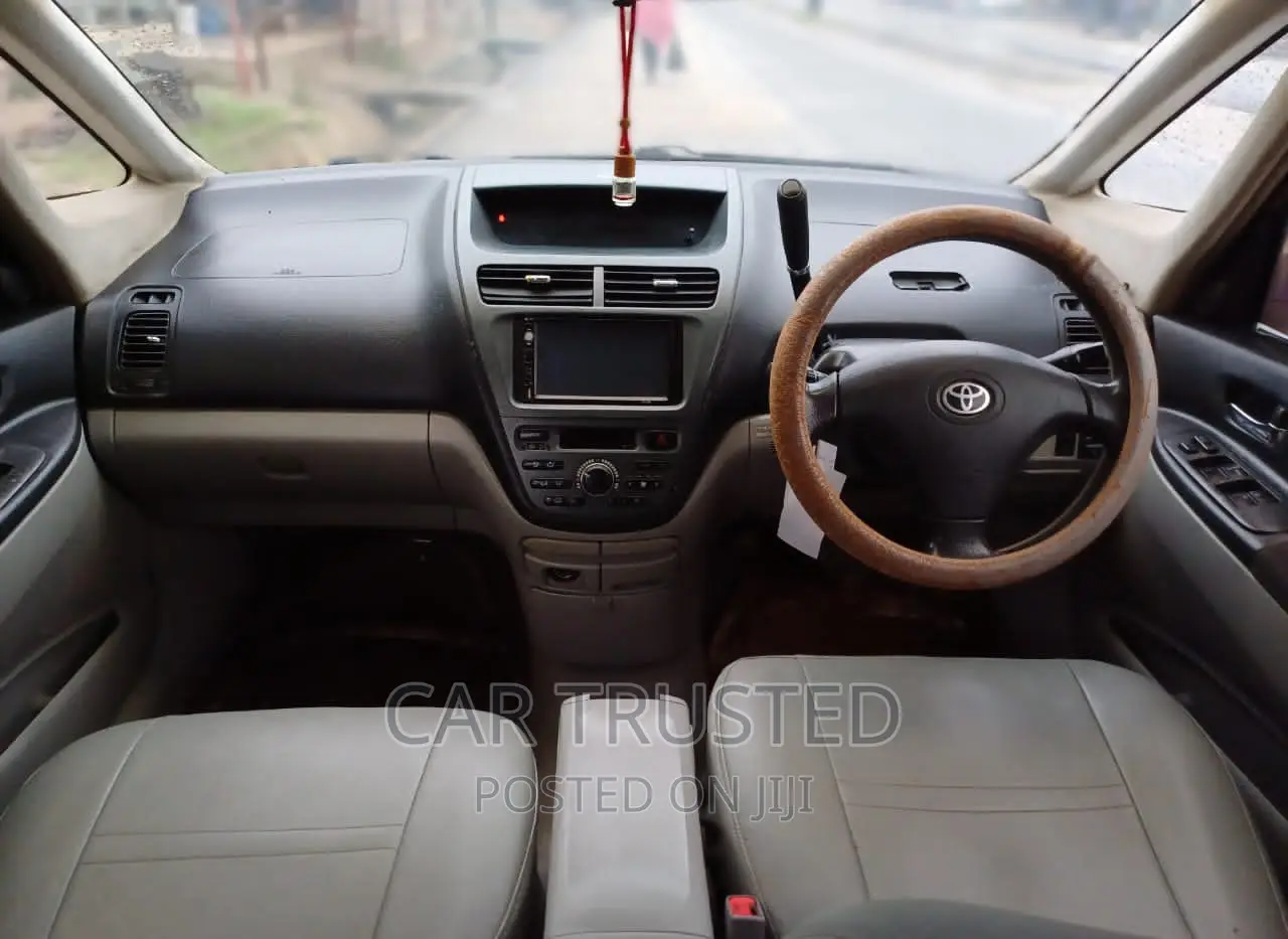 Toyota Opa 1.8 FWD 2002 Beige