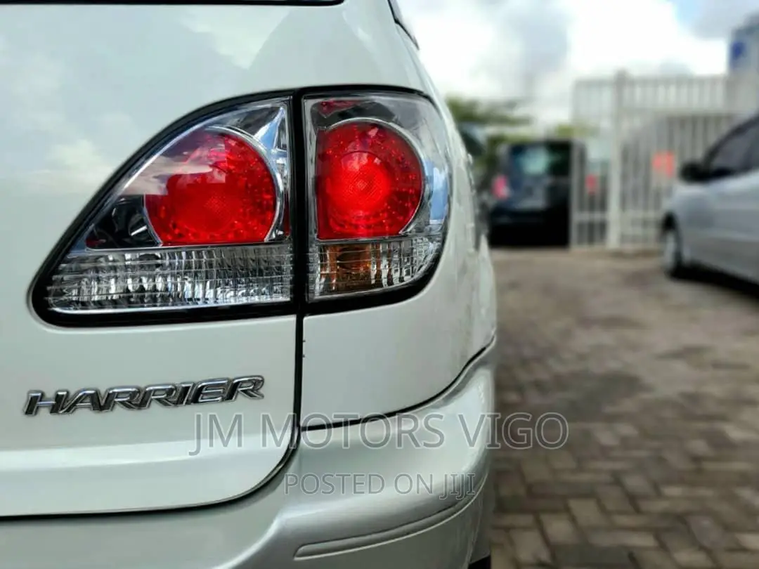 Toyota Harrier 2001 White