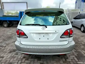 Toyota Harrier 2001 White