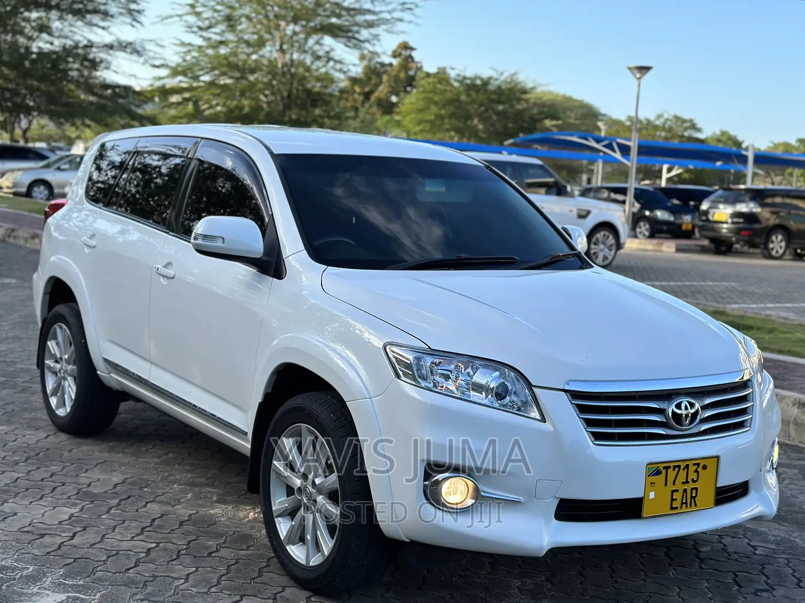Toyota Vanguard 2012 White