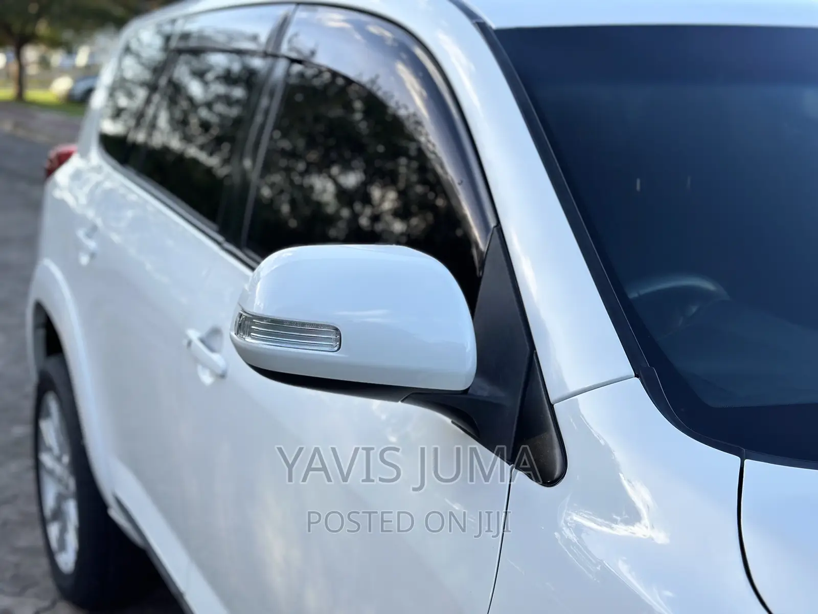 Toyota Vanguard 2012 White