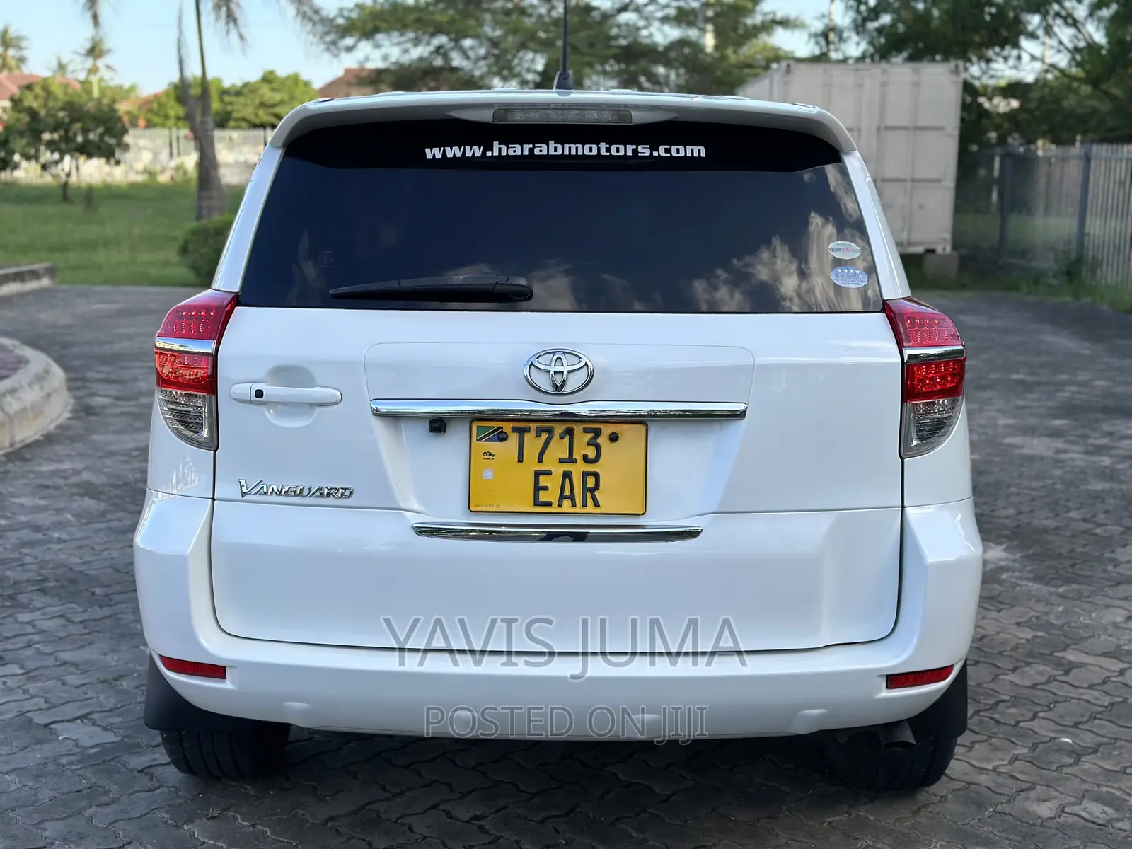 Toyota Vanguard 2012 White