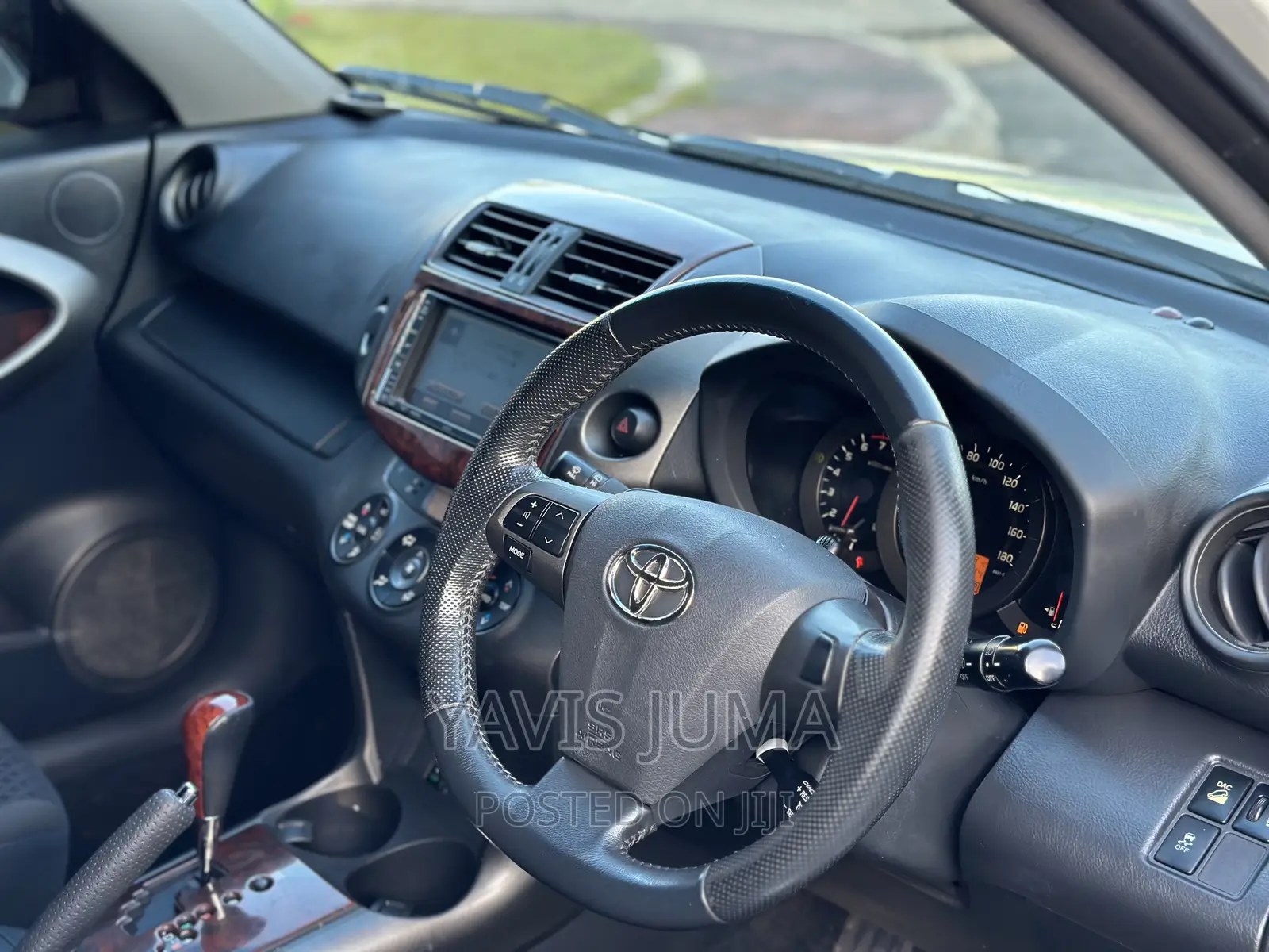 Toyota Vanguard 2012 White