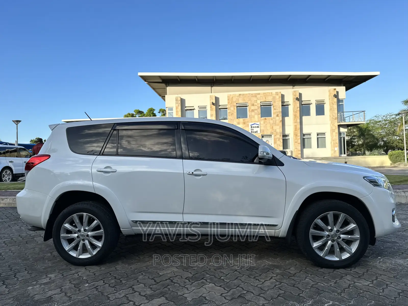 Toyota Vanguard 2012 White