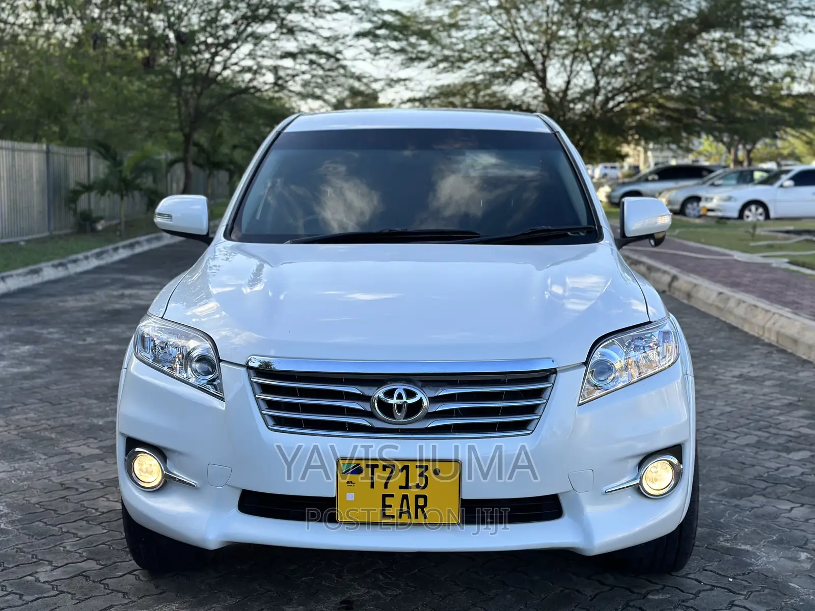 Toyota Vanguard 2012 White